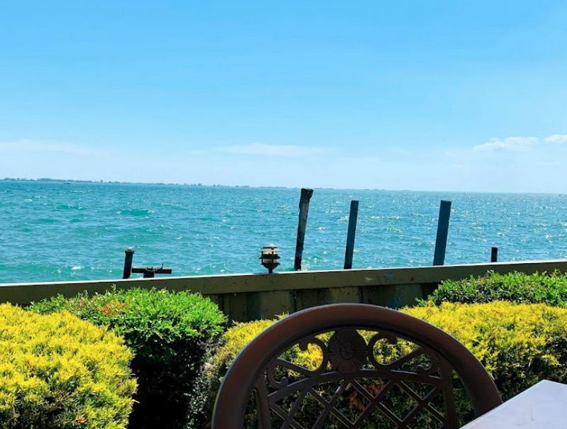 Bobby Macs Bayside Tavern & Grill (Buds Restaurant) - From Web Listing